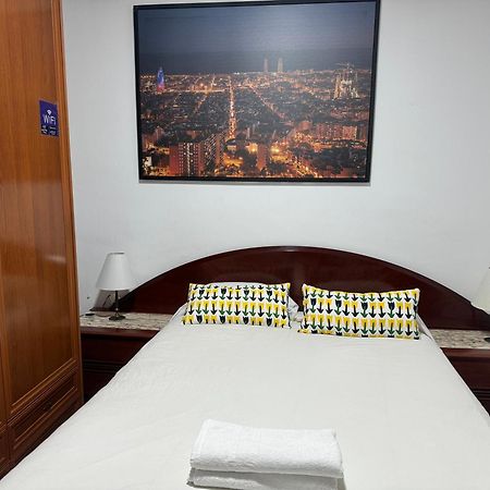 Room Familiar Sants Barcelona Exterior foto